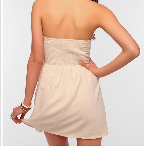 BRAND NEW - URBAN OUTFITTERS Strapless Ivory Creme Mini Dress (Size M) - Picture 4 of 11